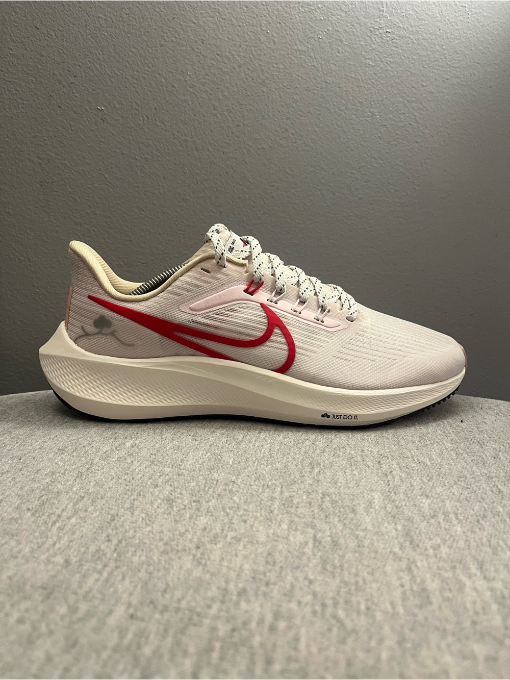 Nike Air Zoom Pegasus 39 Sail University Red Women's Shoe Size 9 FD4344-161